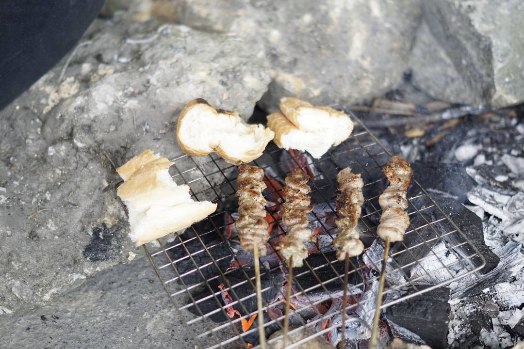Bánh mì BigC và thịt nướng Ô Quy Hồ
